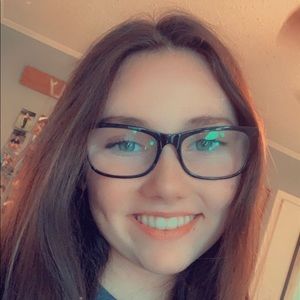 Meet your Posher, Lara